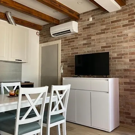 Studio Apartman Luka Apartment